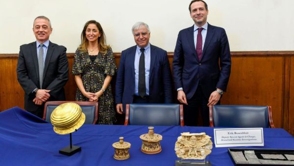 العراق يستعيد 5 قطع أثرية من أمريكا