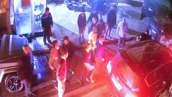 أمام أحد الملاهي الليلية في بيروت