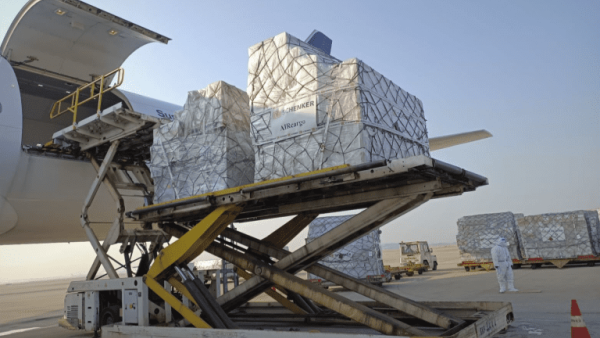 Lenovo shipment being loaded onto a Lufthansa Cargo aircraft at Shanghai Pudong Airport. (Picture credit DB Schenker). Growing Alliance For The Environment: DB Schenker And Lufthansa Cargo Welcome Lenovo On Their Co2-neutral Flights
