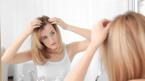 تساقط الشعر عند النساء..إليك كل ما يجب معرفته