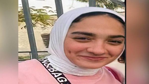 الطالبة المصرية روان الحسيني