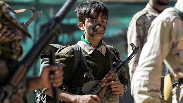 اصطحاب أطفال للقتال