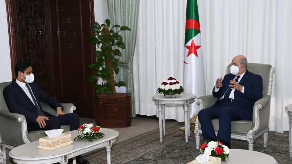 الرئيس الجزائري يستقبل ناصر الخليفي