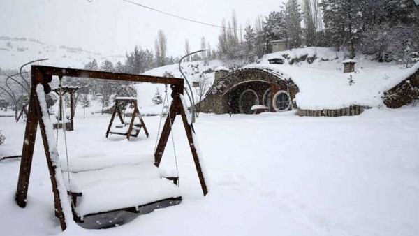 منازل "الهوبيت" في تركيا بالحلة البيضاء