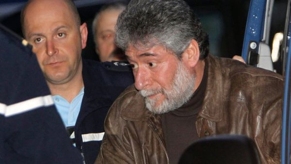 ووافق القضاء في 2013 على طلب إفراج شرط أن يخضع لقرار طرد من وزارة الداخلية الفرنسية لم يصدر يوما.