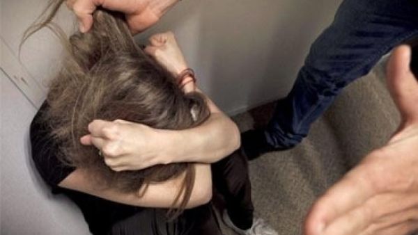 ضرب الزوجات بين "المسواك" و"كسر الضلوع"