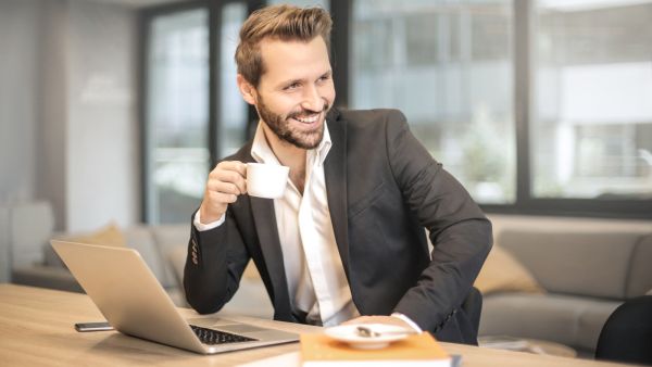 علاقات البوابة: 5 عادات صباحية للرجال الناجحين