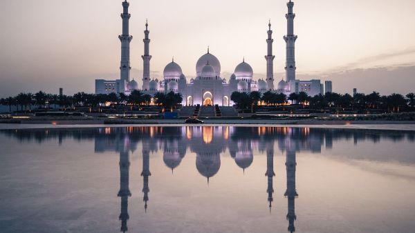 مذكرة تفاهم بين دائرة الثقافة والسياحة – أبوظبي ومنصة Airbnb دعماً لازدهار أنشطة بيوت العطلات في الإمارة