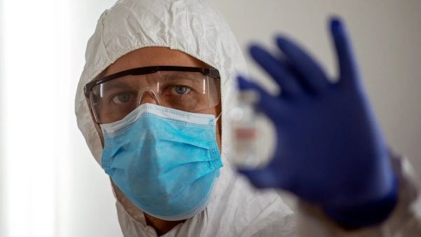 ماذا تفعل عند إصابتك بكوفيد-19 بعد الجرعة الأولى من لقاح كورونا ؟