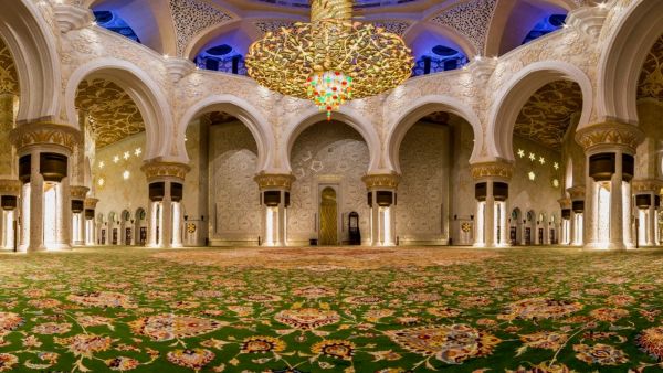 سجادة جامع الشيخ زايد الكبير تحفة جمالية