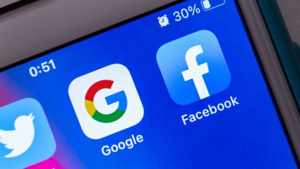 Tech Giants Announce Their Own War on  Russia