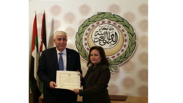 جامعة الدول العربية تكرم "أبوغزاله العالمية" لجهودها في دعم أعمال العقد العربي لمحو الأمية