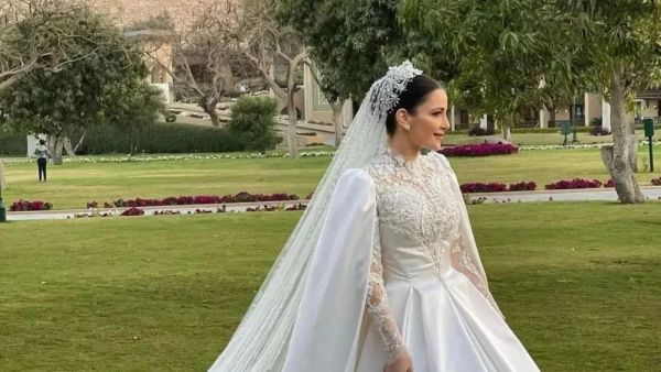 إطلالة شام الذهبي في حفل زفافها من نيكولا جبران