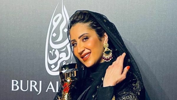المصممة السعودية أروى العماري بإطلالة فخمة في EMI GALA 2022