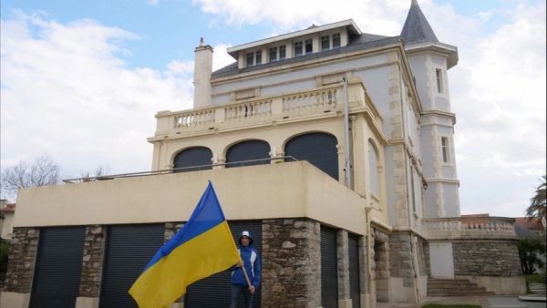 محتجون على الحرب يقتحمون قصر زوج ابنة بوتين