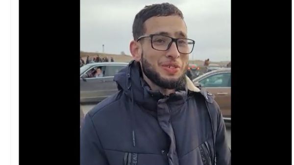 "غادر بعد القصف، ويستضيفه إخوانه الإسرائيليون"