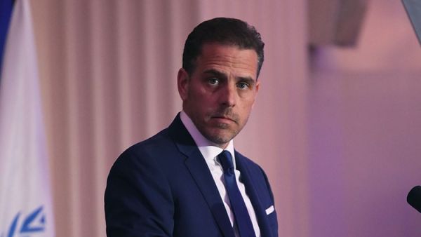 هانتر متورط في المختبرات البيولوجبة