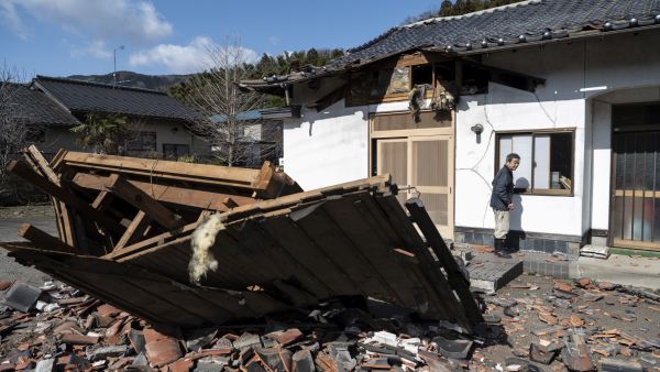 Japan powerful earthquake kills 2, injures at least 160 people