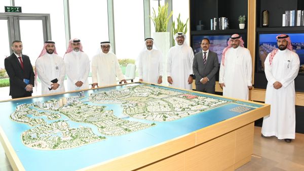 ديار المحرق تستضيف وفدًا من بنك البركة في جولة تعريفية  حول المخطط الرئيسي