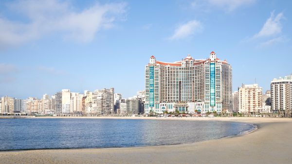 إستمتع بإجازه الربيع في فندق فورسيزونز الإسكندريه سان إستيفانو، مصر  الفندق يتيح للضيوف الاسترخاء والاستجمام وسط أجواء عصرية نابضة بالحياة بقلب إحدى أبرز العواصم الثقافية في مصر