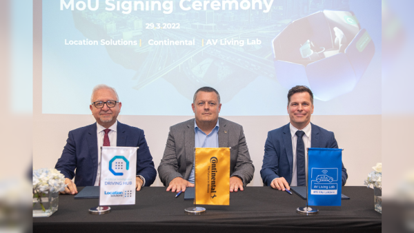 From L to R _ Zaim Azrak, CEO, Location Solutions, Karel Kucera, Managing Director, Continental Middle East, Daniel Avdagič, CEO, AV Living Lab. Continental Sign Landmark Road Safety Agreement in Dubai with AV Living Lab and Location Solutions