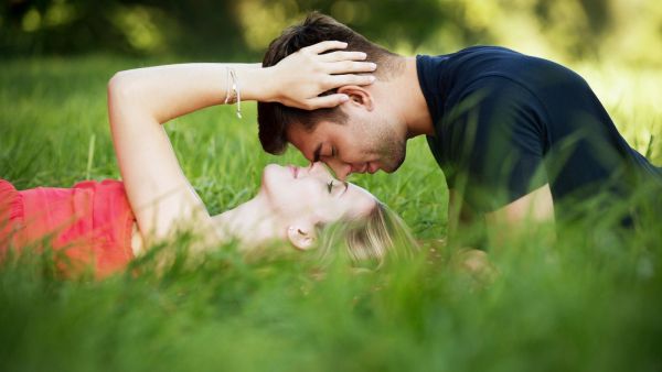 علاقات البوابة: 6 فوائد الجماع السريع