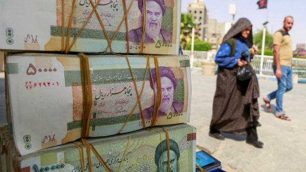 من أجل تجاوز هذه العقوبات ومواصلة تمويل قوات القدس، تستخدم إيران البنوك في العراق كوسطاء لمعاملاتها