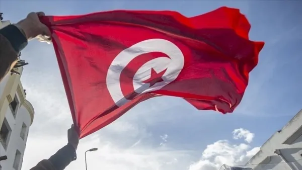 تونس بين العقد والحل