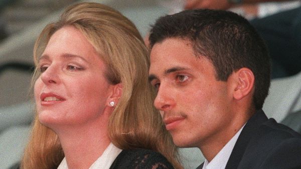 السلطات الاردنية اتهمت حمزة بمحاولة الانقلاب على شقيقه الملك