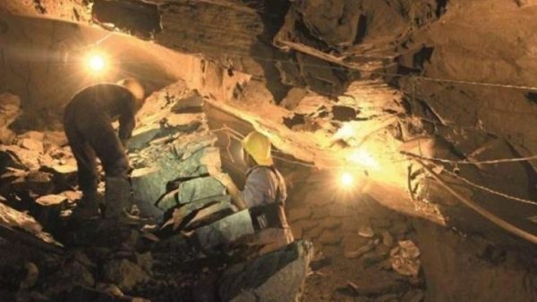 إندونيسيا.. مقتل 12 امرأة جراء انهيار أرضي بمنجم ذهب