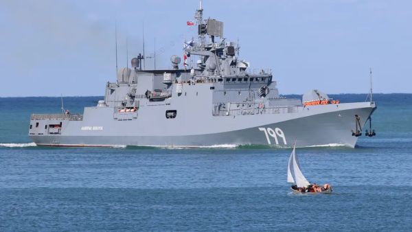 أوكرانيا تقول إنها ألحقت أضرارا بفرقاطة روسية