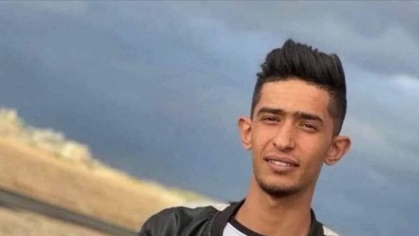   استشهاد أحمد إبراهيم عويدات ٢٠ عاماً،