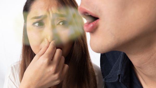 كيف تتغلّبين على رائحة الفم الكريهة في رمضان؟