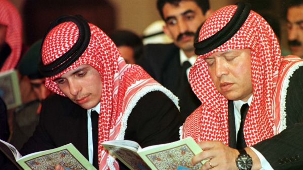 يحظى الأمير حمزة بشعبية لا يُنكرها النظام