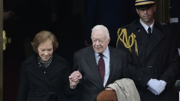 Jimmy Carter (L) and his wife Rosalynn 