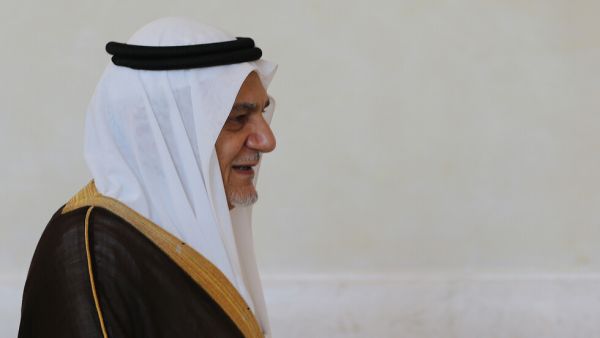 الأمير السعودي تركي الفيصل يكشف للمرة الأولى تفاصيل عمله في أحد المطاعم في أمريكا