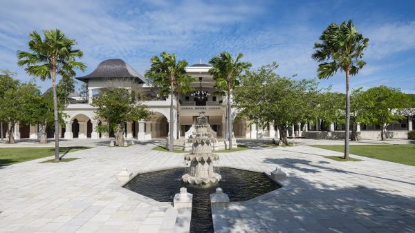 Jumeirah Bali - Entrance. Jumeirah Group Opens All-villa Luxury Resort in Bali