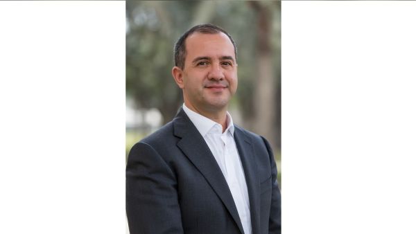 نجيب أوزيوجال رئيس مجموعة أعمال منصة Azure السحابية لدى مايكروسوفت الإمارات مايكروسوفت أزور تطلق أربع خدمات رئيسية جديدة لتسريع برامج التحول الرقمي في الإمارات