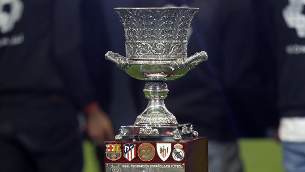 Spanish Super Cup trophy (Photo: AFP)
