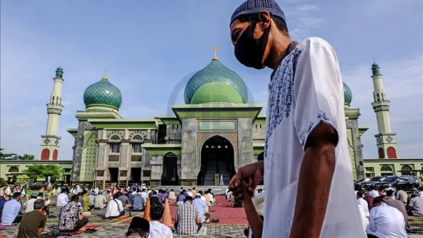 إندونيسيا تحيي "رمضان" بطريقة طبيعية