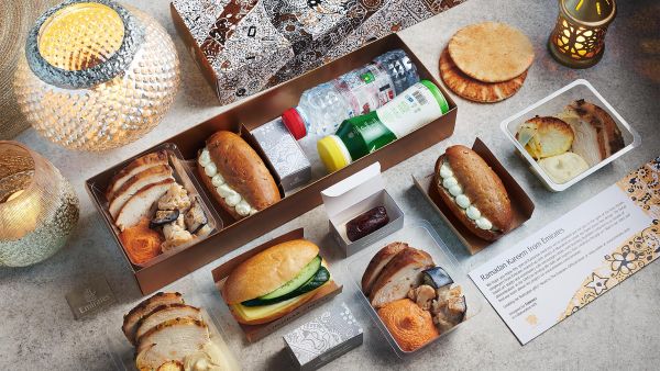 Ramadan.2022.BoxContents Emirates’ Signature Ramadan Service Returns to the Skies, Offering More Options for Fasting Customers