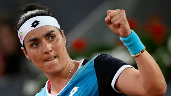 أنس جابر تظفر باللقب (المصدر: أ ف ب)