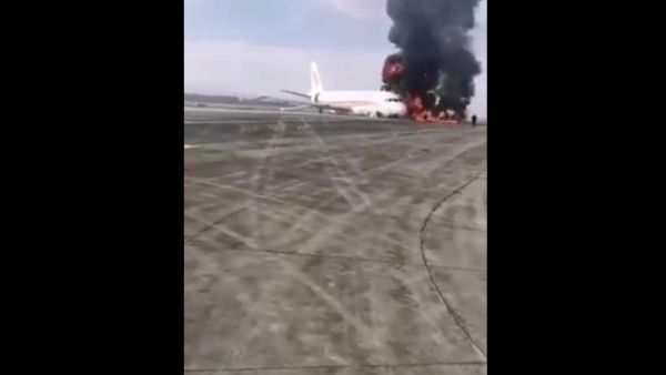 مطار تشونغتشينغ الصيني