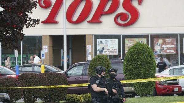 10 قتلى غالبيتهم أمريكيون من أصول إفريقية في جريمة عنصرية بولاية نيويورك