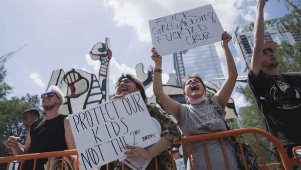 مئات الأمريكيين يطالبون بالحد من حمل الأسلحة النارية