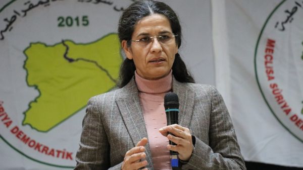 إلهام أحمد - رئيسة اللجنة التنفيذية لمجلس "سوريا الديمقراطية"