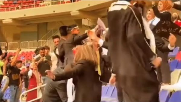  غضب عراقي لرقص طلبة في حفل تخرج مختلط