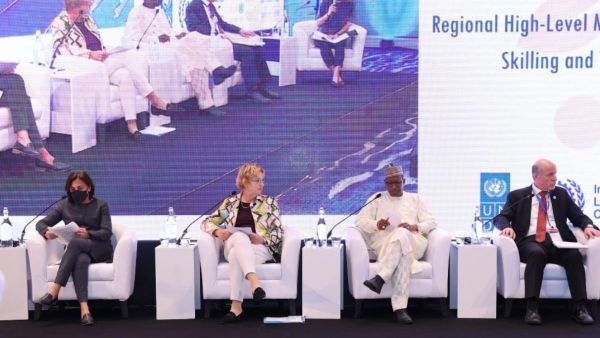 يبلغ معدل بطالة الشباب في المنطقة ضعف المعدل العالمي تقريبًا وقد نما بمعدل 2,5 مرة