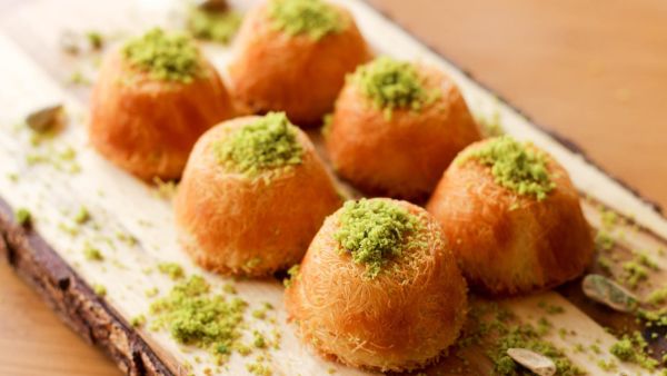 تفسير أكل الحلويات في المنام - المعنى والرمزية