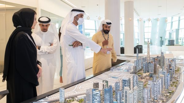 خلال الحدث معالي عبدالله البسطي يزور المقر الرئيسي لمركز دبي للسلع المتعددة ويطّلع على مرافقه التجارية في دبي